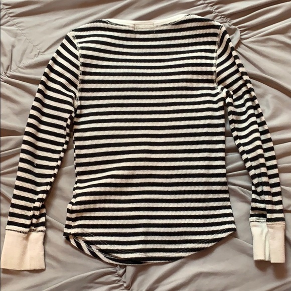 🚺Girl Old Navy thermal long sleeve. - Picture 2 of 5